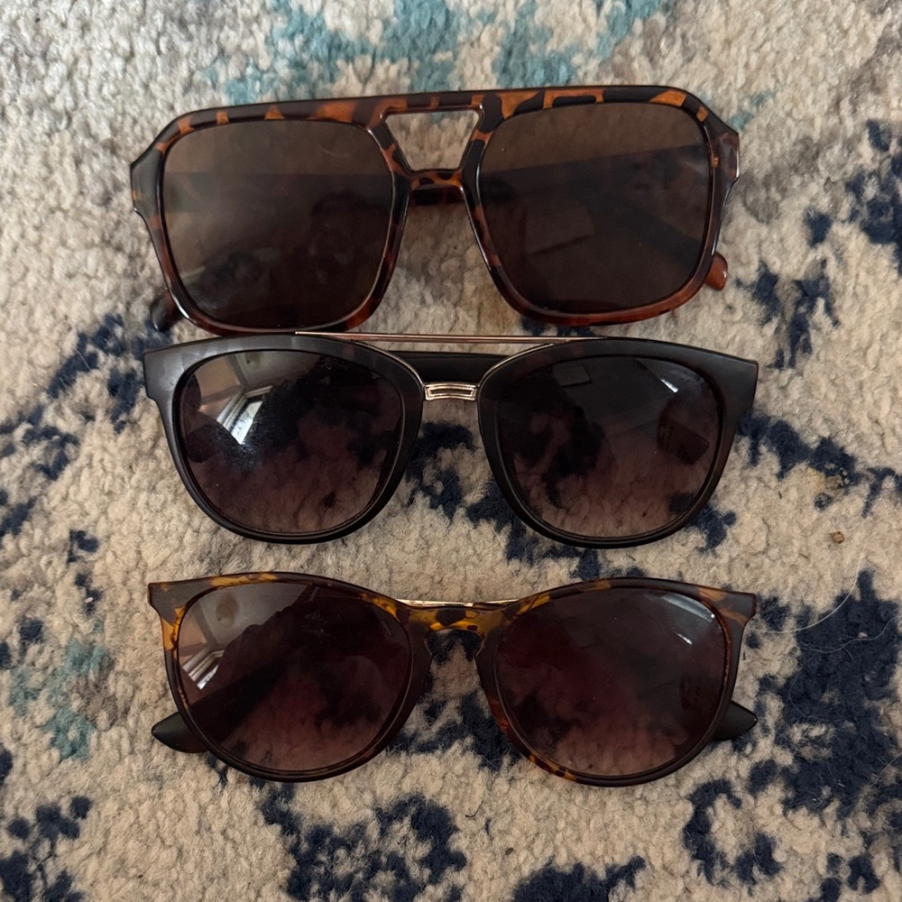 Stylish Tortoiseshell and Black Sunglasses Set